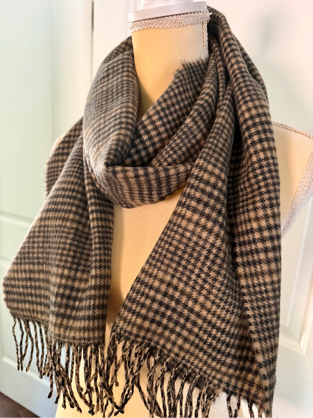 100% Cashmere Scarf Made in England Tan Black Plaid Fringe - Picture 2 of 6